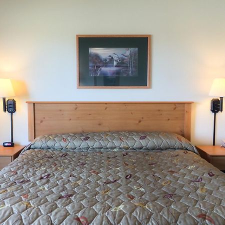 White Oak Inn And Suites Deer River Exterior photo