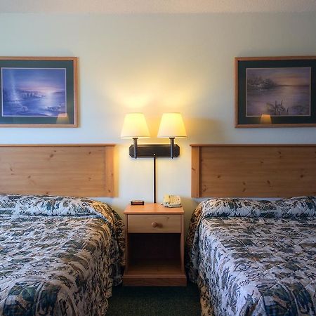 White Oak Inn And Suites Deer River Exterior photo