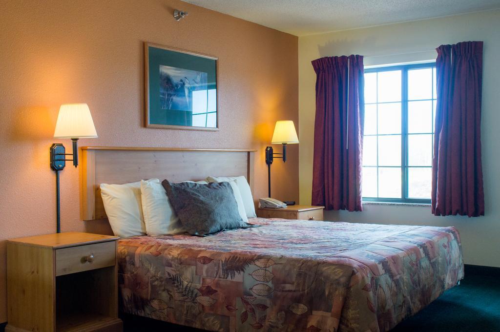 White Oak Inn And Suites Deer River Exterior photo