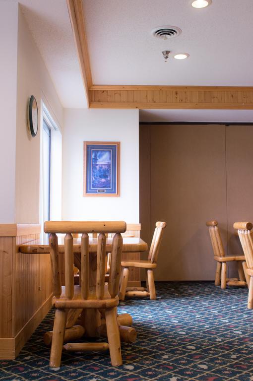 White Oak Inn And Suites Deer River Exterior photo