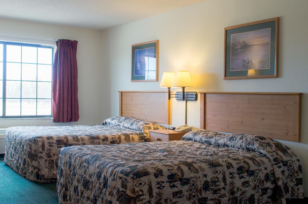 White Oak Inn And Suites Deer River Exterior photo