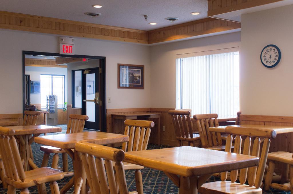 White Oak Inn And Suites Deer River Exterior photo