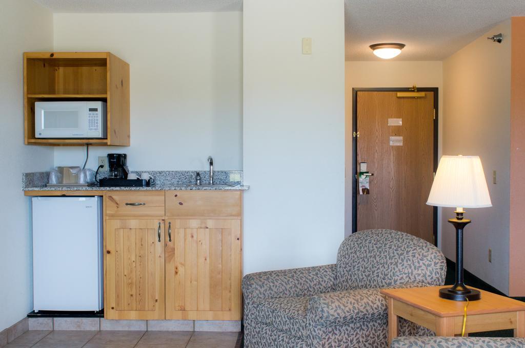 White Oak Inn And Suites Deer River Exterior photo