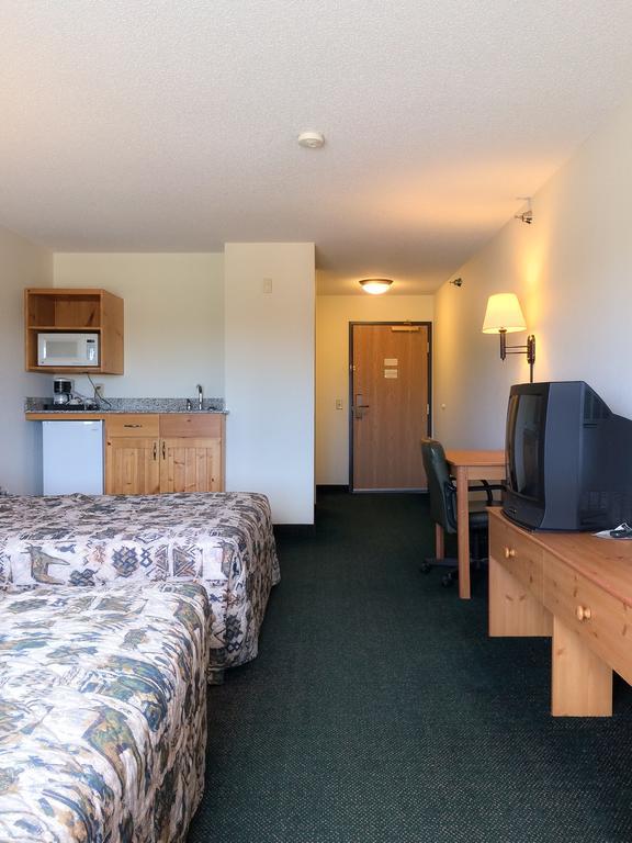 White Oak Inn And Suites Deer River Exterior photo