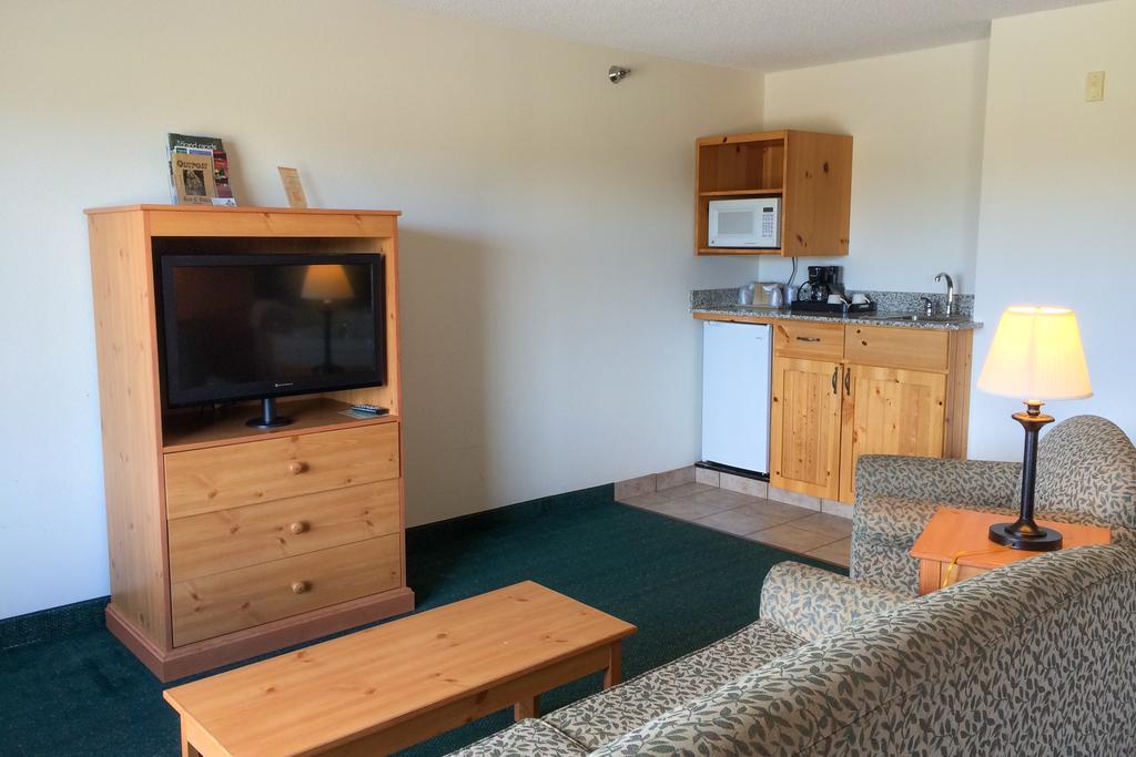 White Oak Inn And Suites Deer River Exterior photo