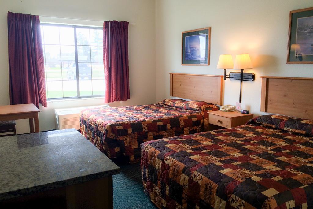 White Oak Inn And Suites Deer River Exterior photo