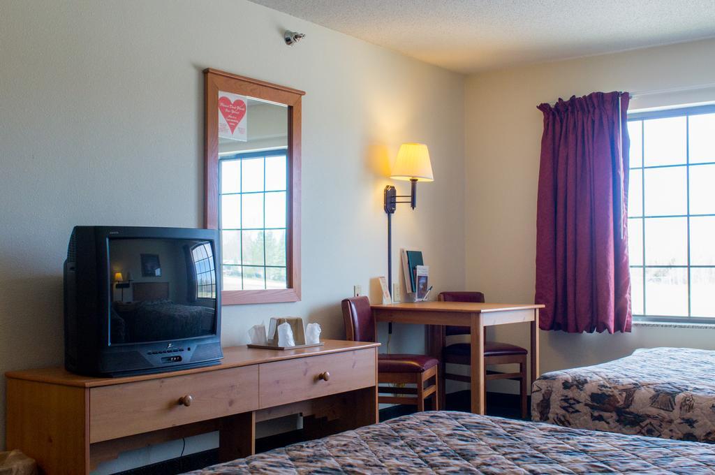 White Oak Inn And Suites Deer River Exterior photo
