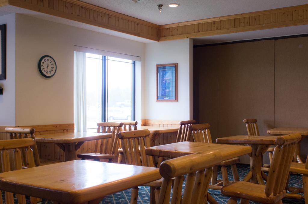 White Oak Inn And Suites Deer River Exterior photo