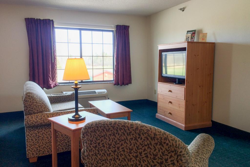 White Oak Inn And Suites Deer River Exterior photo