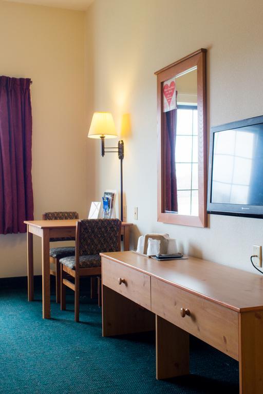 White Oak Inn And Suites Deer River Exterior photo