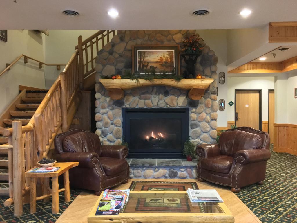 White Oak Inn And Suites Deer River Exterior photo