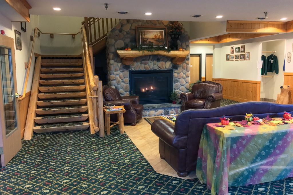 White Oak Inn And Suites Deer River Exterior photo