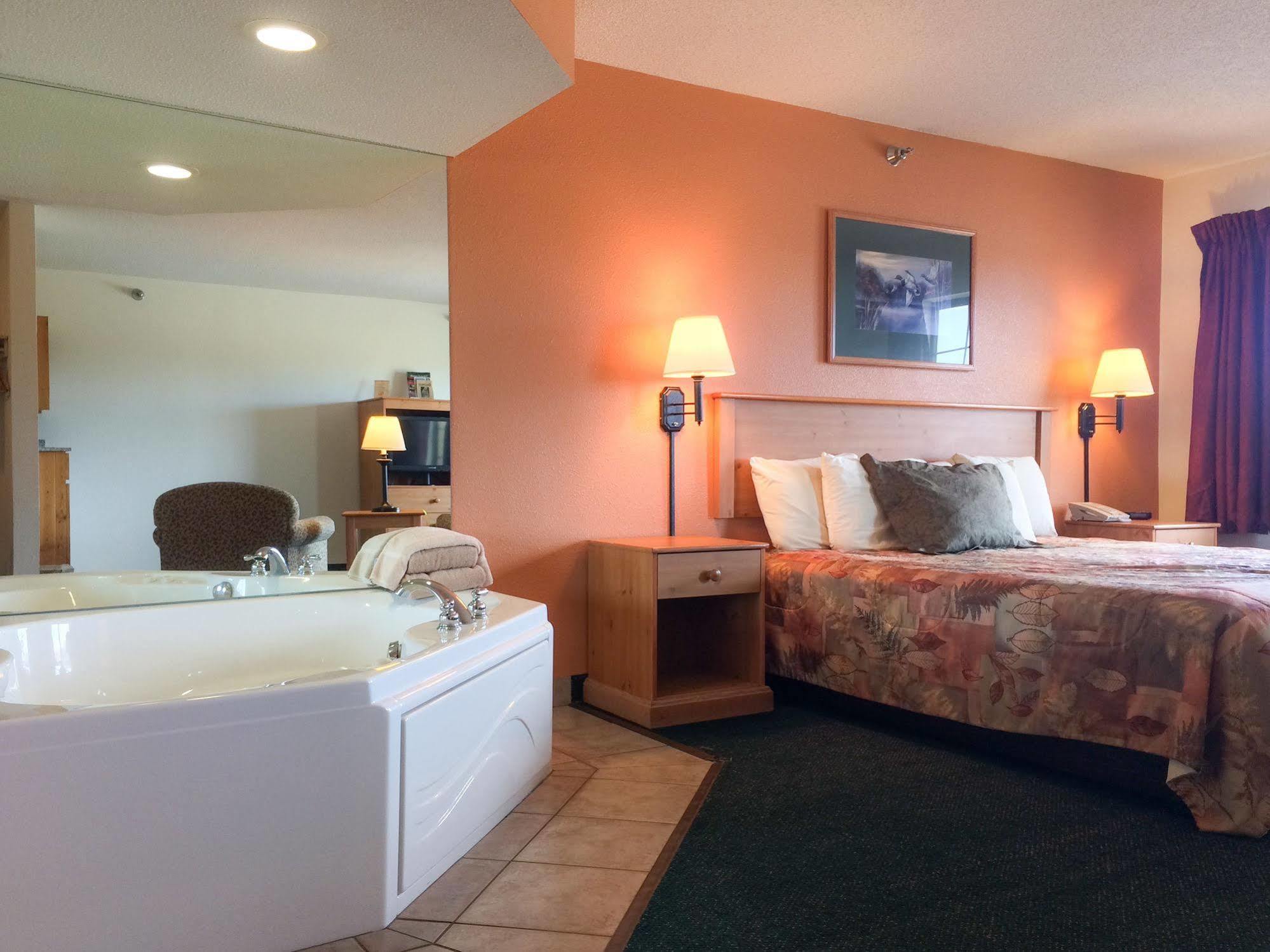 White Oak Inn And Suites Deer River Exterior photo