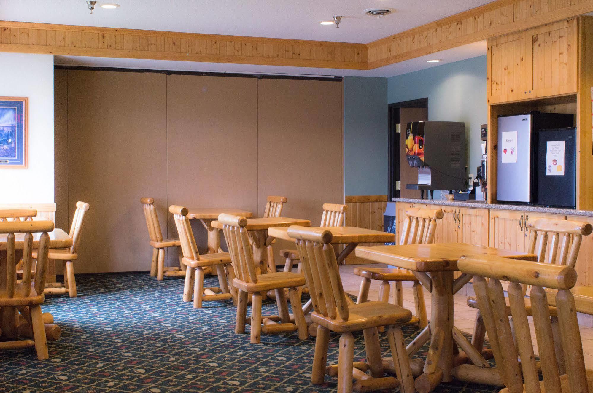 White Oak Inn And Suites Deer River Exterior photo